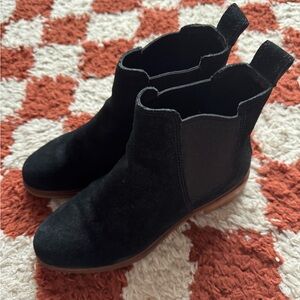 Clarks Black Suede Ankle Chelsea Boots size 7